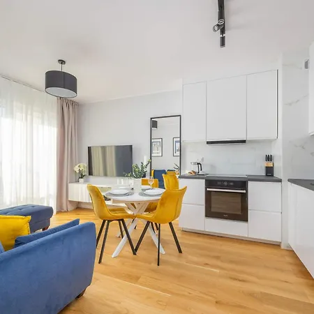 Elegant In With Parking And Desk For Remote Work By Renters Apartament