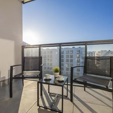 Elegant In With Parking And Desk For Remote Work By Renters Apartament *