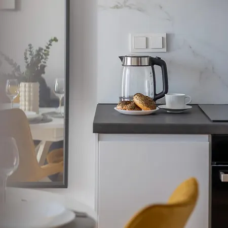 Elegant In With Parking And Desk For Remote Work By Renters Warszawa