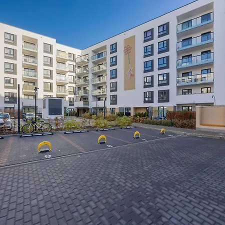 Apartament Elegant In With Parking And Desk For Remote Work By Renters Warszawa