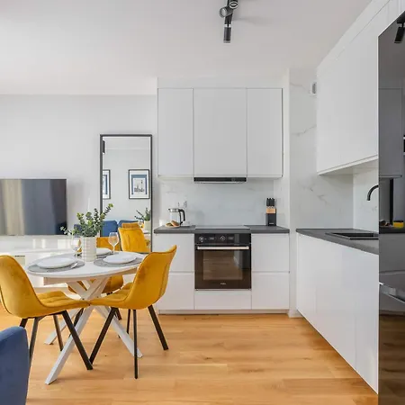 דירה Elegant In With Parking And Desk For Remote Work By Renters