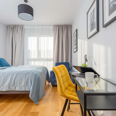 Elegant In With Parking And Desk For Remote Work By Renters Daire Varşova